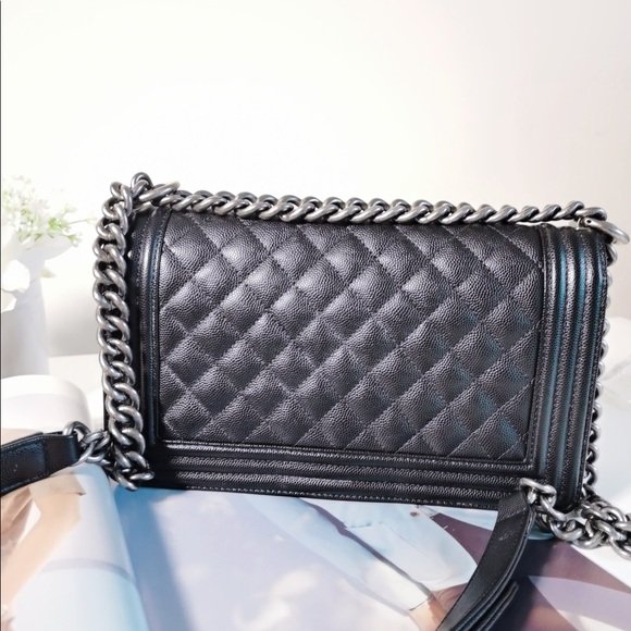 Classic Chanel Caviar microchipped medium Boy Bag - Picture 3 of 12